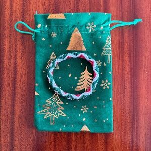 🌲Sashka red/white/green glass beaded bracelet.